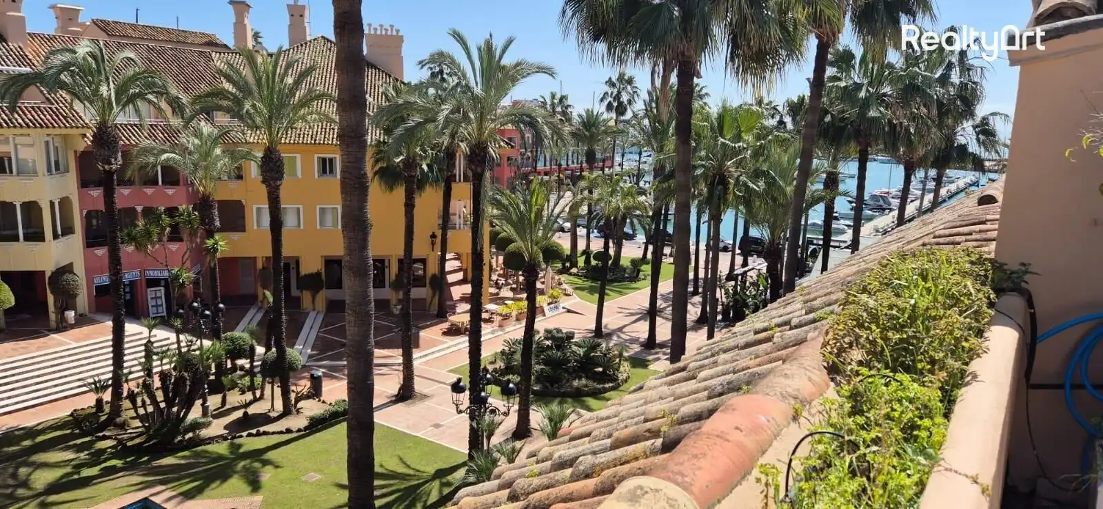 Vista exterior de Ático en venta en Sotogrande con Terraza y Alarma