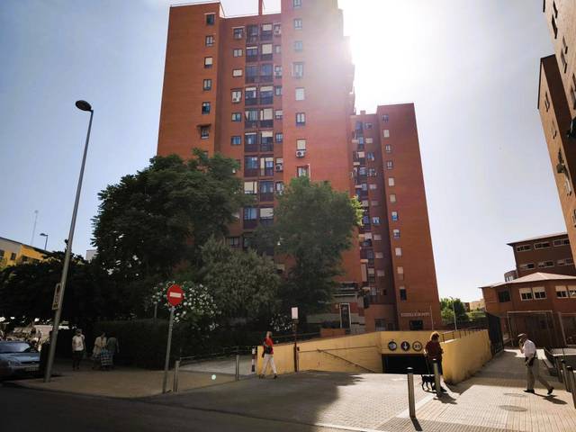 Garaje en Venta en Calle los Bohemios en Los Ángeles