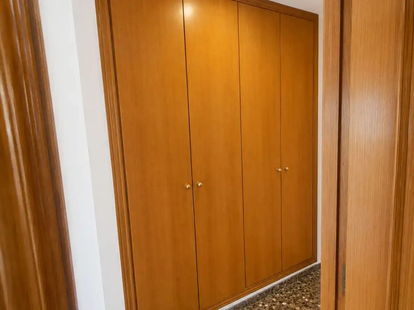 Flat for rent in  Valencia Capital  with Air Conditioner and Balcony