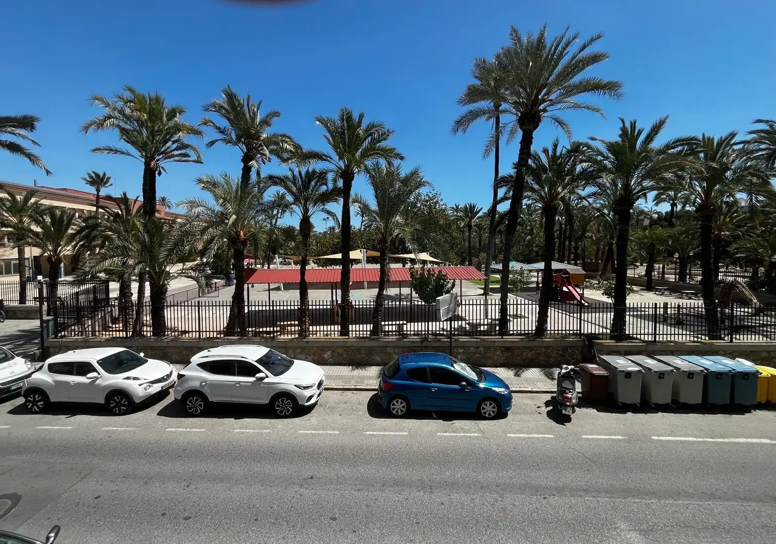 Parkplatz von Erdgeschoss zum Verkauf in Elche / Elx mit Klimaanlage, Terrasse und Möbliert