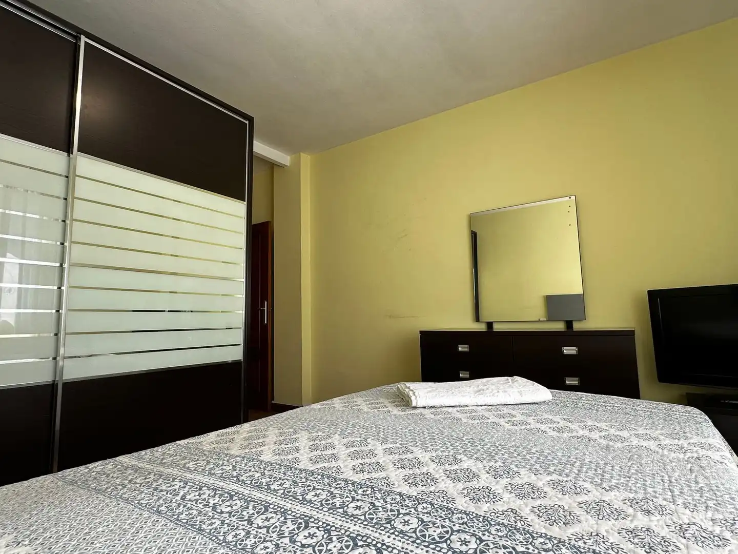 Habitación de Piso en venta en Gijón  con Calefacción, Terraza y Piscina