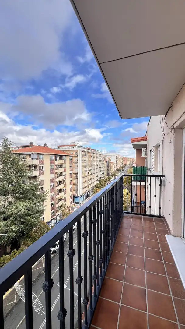 Außenansicht von Wohnung zur Miete in Salamanca mit Heizung, Terrasse und Balkon