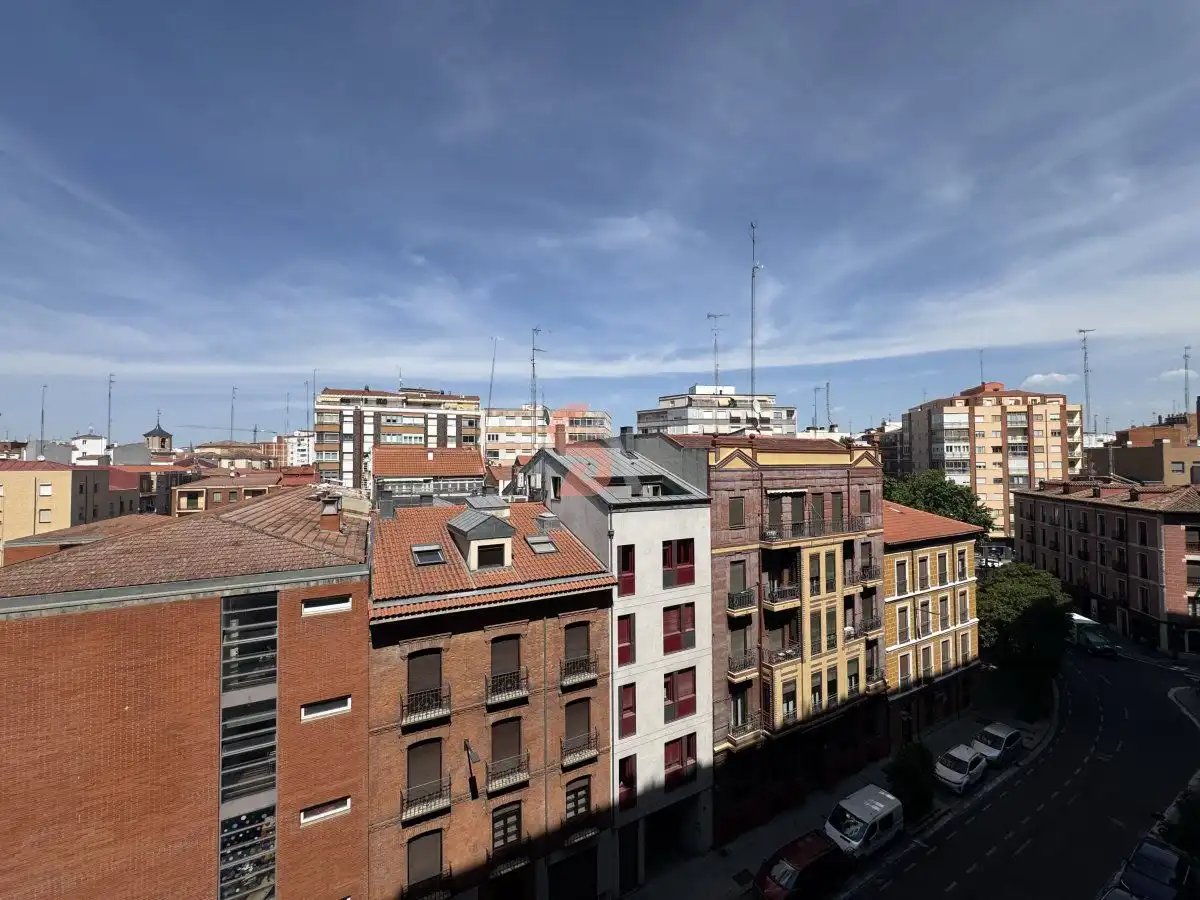 Vista exterior de Pis en venda en Valladolid amb Aire condicionat, Calefacció i Terrassa