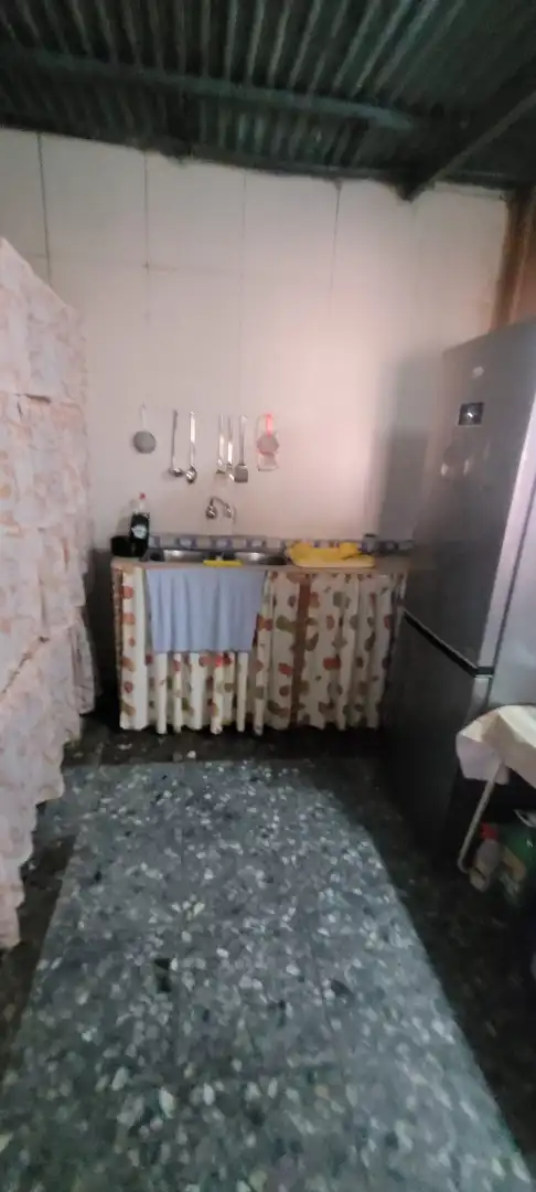 Cuina de Casa o xalet en venda en Algeciras amb Aire condicionat, Jardí privat i Terrassa