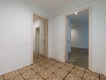 Flat with balcony for sale in Centre