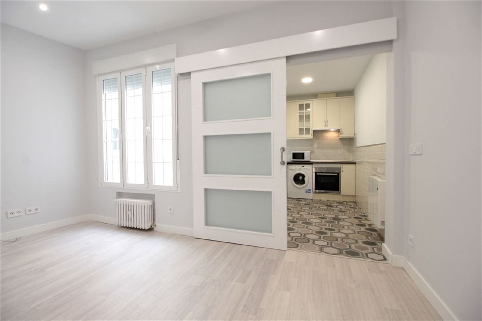 Kitchen of Flat to rent in  Madrid Capital  with Air Conditioner and Heating