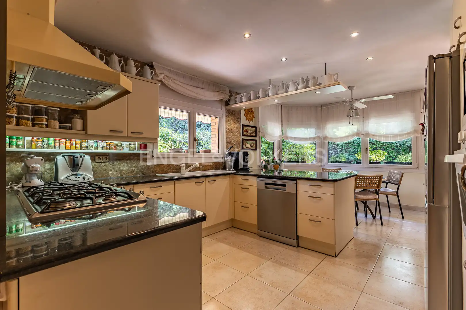 Cocina de Casa o chalet de alquiler en Sant Cugat del Vallès con Calefacción, Jardín privado y Piscina