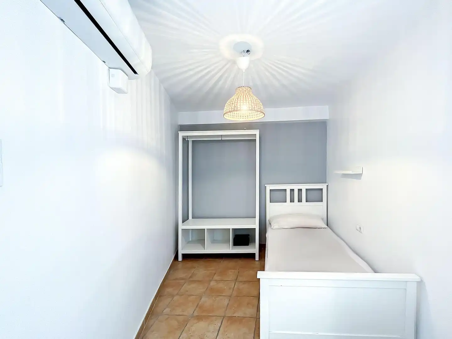 Habitación de Piso para compartir en Valencia con Aire acondicionado y Amueblado