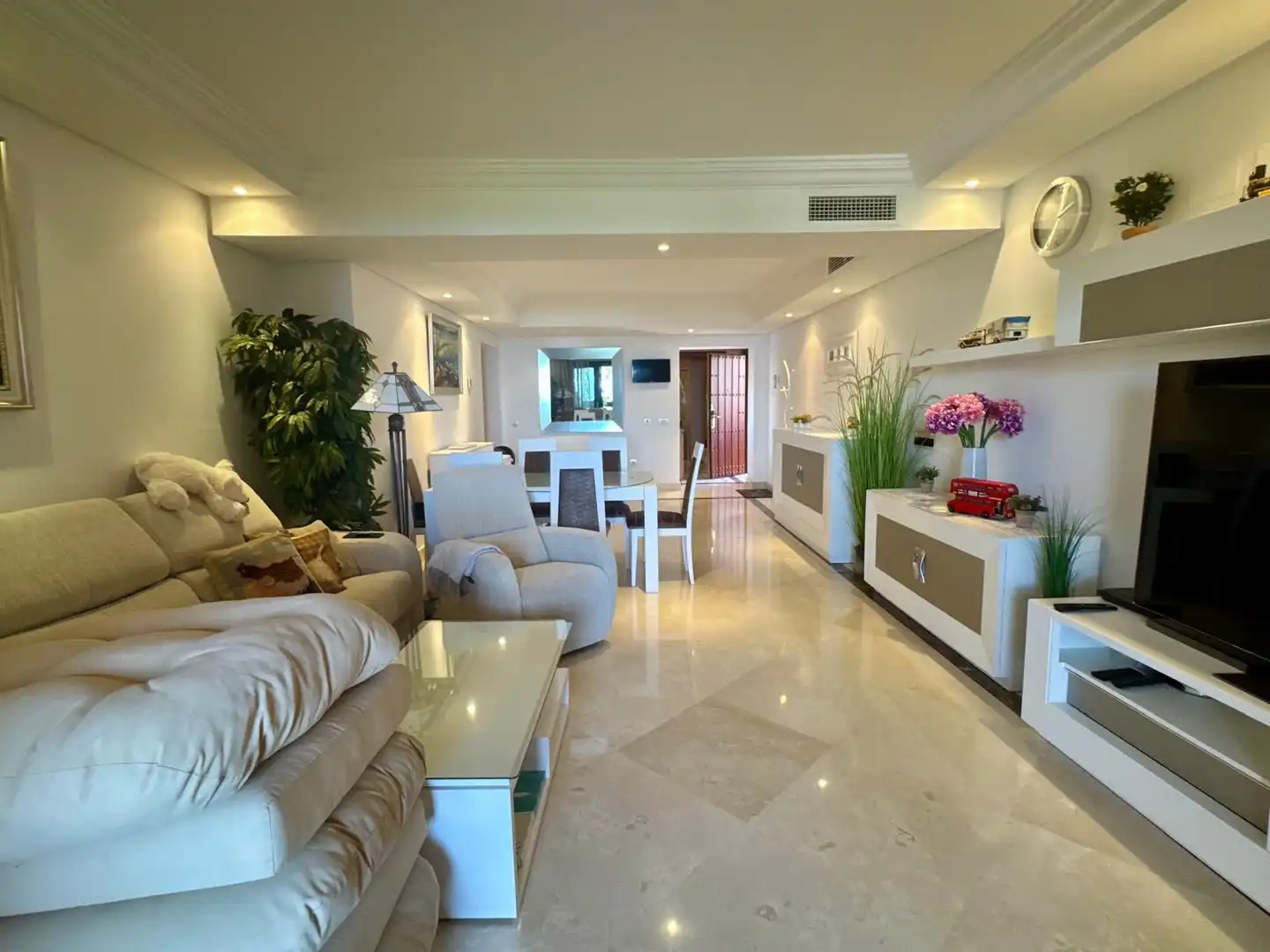 Sala de estar de Apartamento en venta en Estepona con Aire acondicionado, Terraza y Piscina