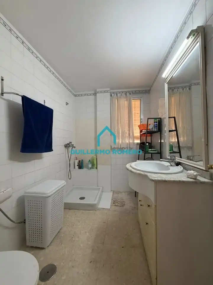 Bathroom of Flat for sale in La Puebla del Río