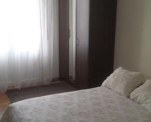 Bedroom of Flat to share in  Pamplona / Iruña  with Air Conditioner and Terrace