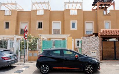 Vista exterior de Casa adosada en venda en Vera amb Aire condicionat, Jardí privat i Terrassa