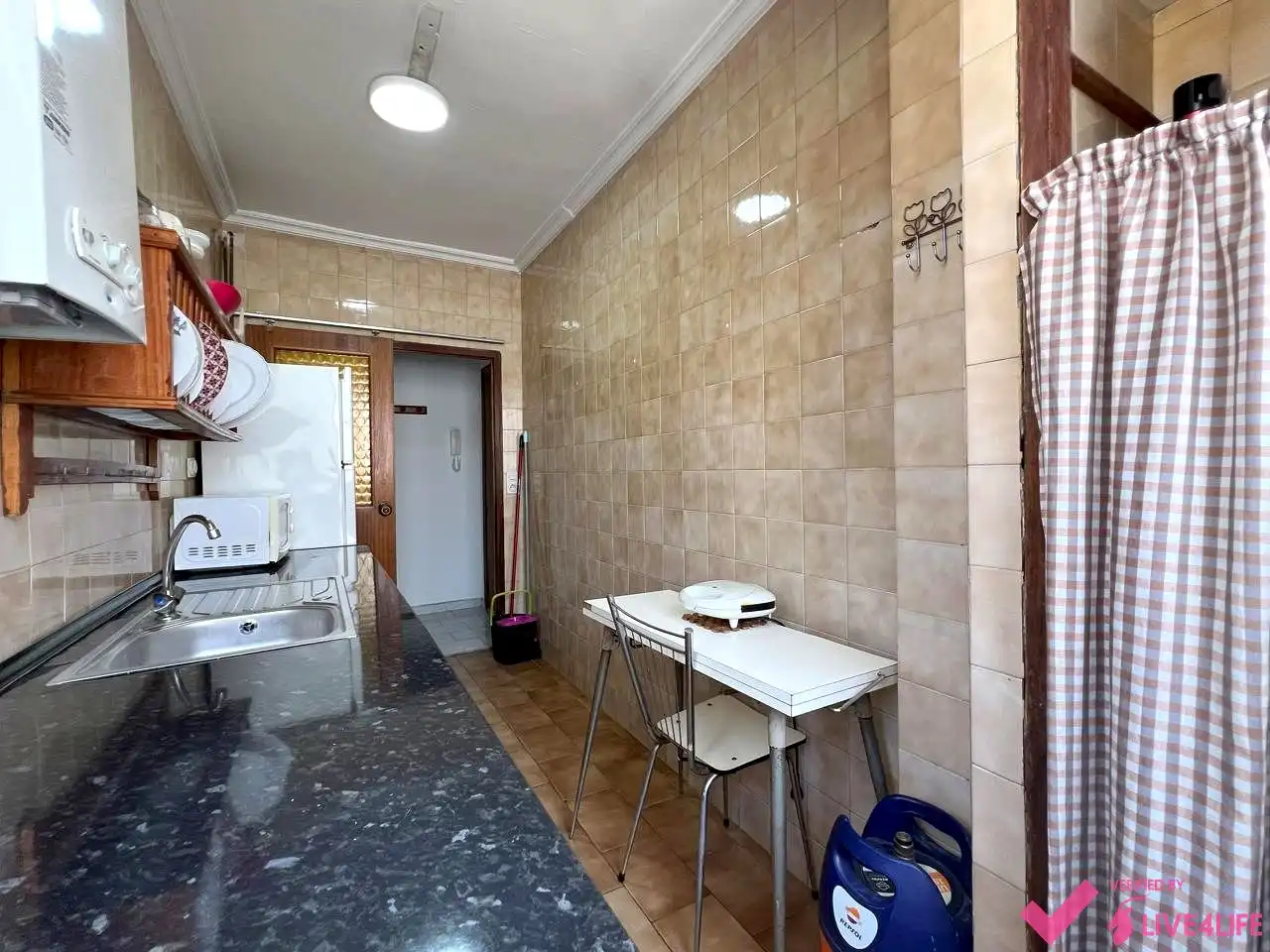 Kitchen of Flat for share in Sevilla  with Air Conditioner, Heating and Furnished