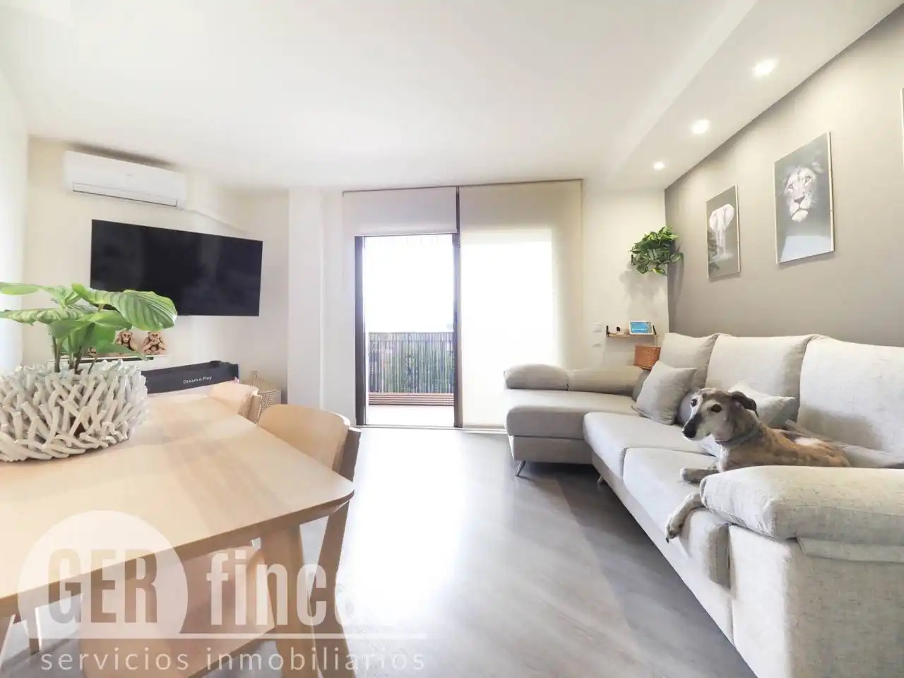 Living room of Flat for sale in Rubí  with Air Conditioner, Heating and Parquet flooring