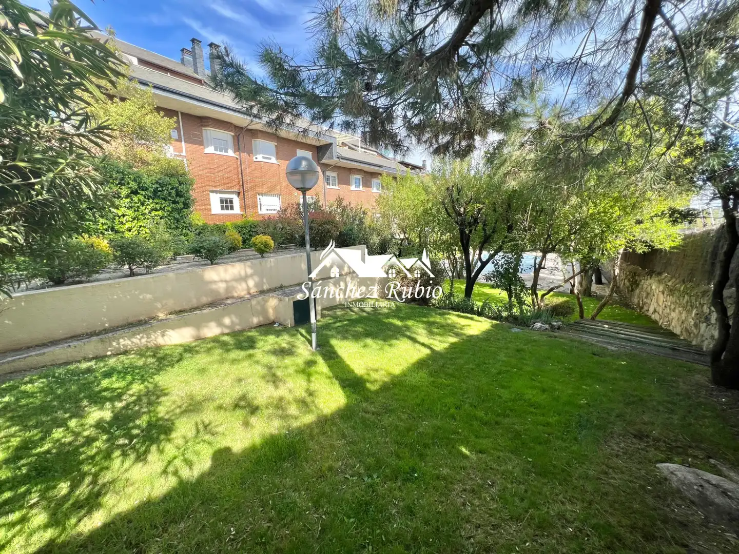 Garten von Einfamilien-Reihenhaus zur Miete in Torrelodones mit Heizung, Privatgarten und Parkett