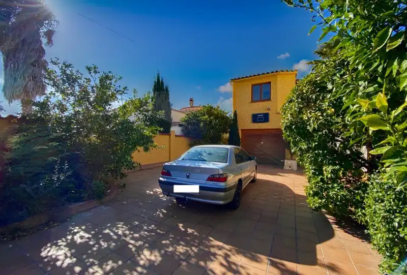 Vista exterior de Casa o chalet en venta en Empuriabrava con Aire acondicionado, Calefacción y Terraza
