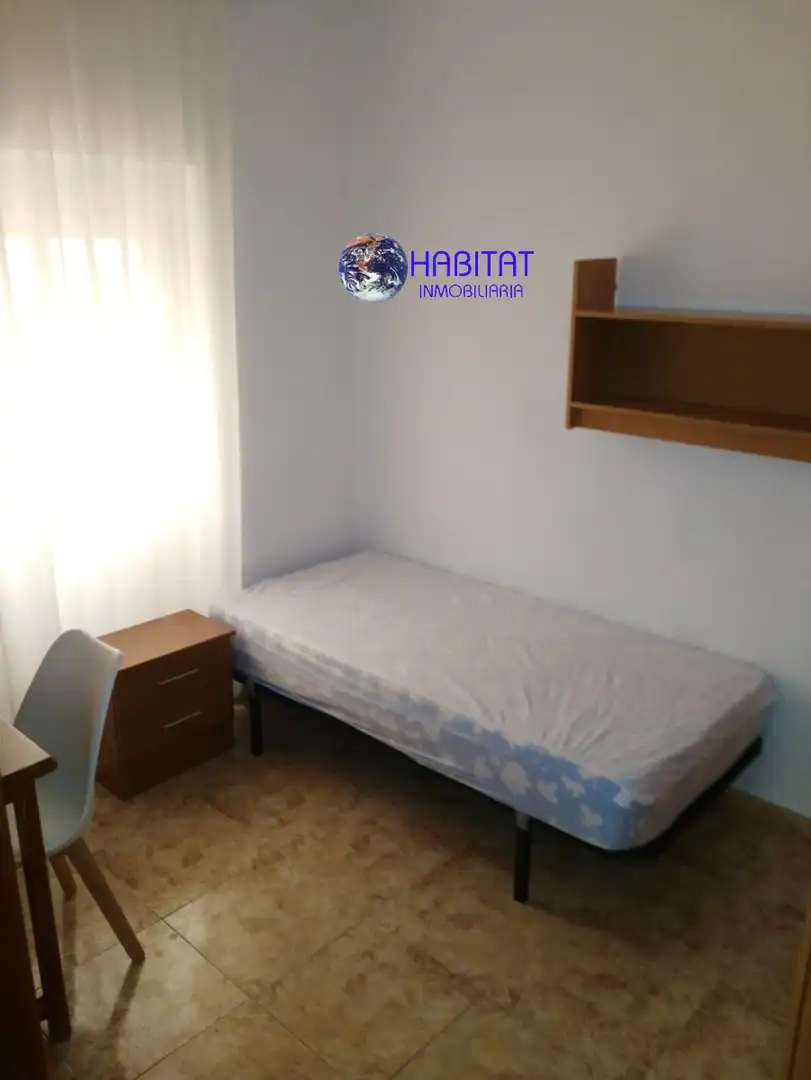 Habitación de Piso de alquiler en Granada con Amueblado