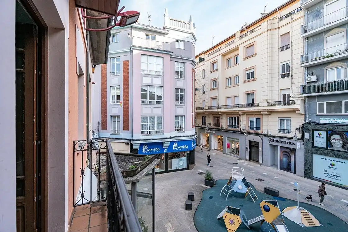 Vista exterior de Casa o chalet en venta en Torrelavega  con Aire acondicionado y Balcón