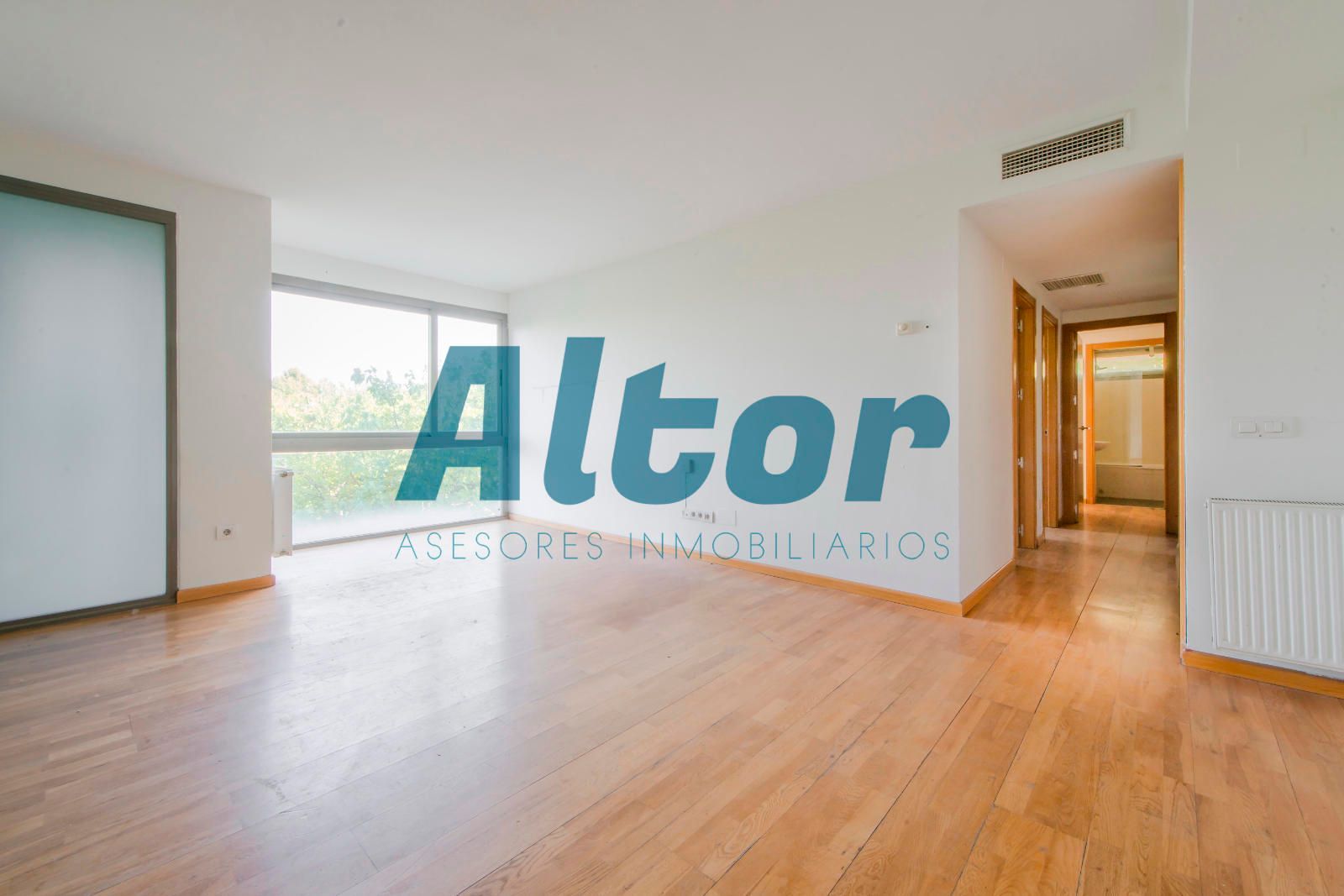 Habitación de Piso en venta en  Madrid Capital con Trastero, Piscina y Piscina comunitaria