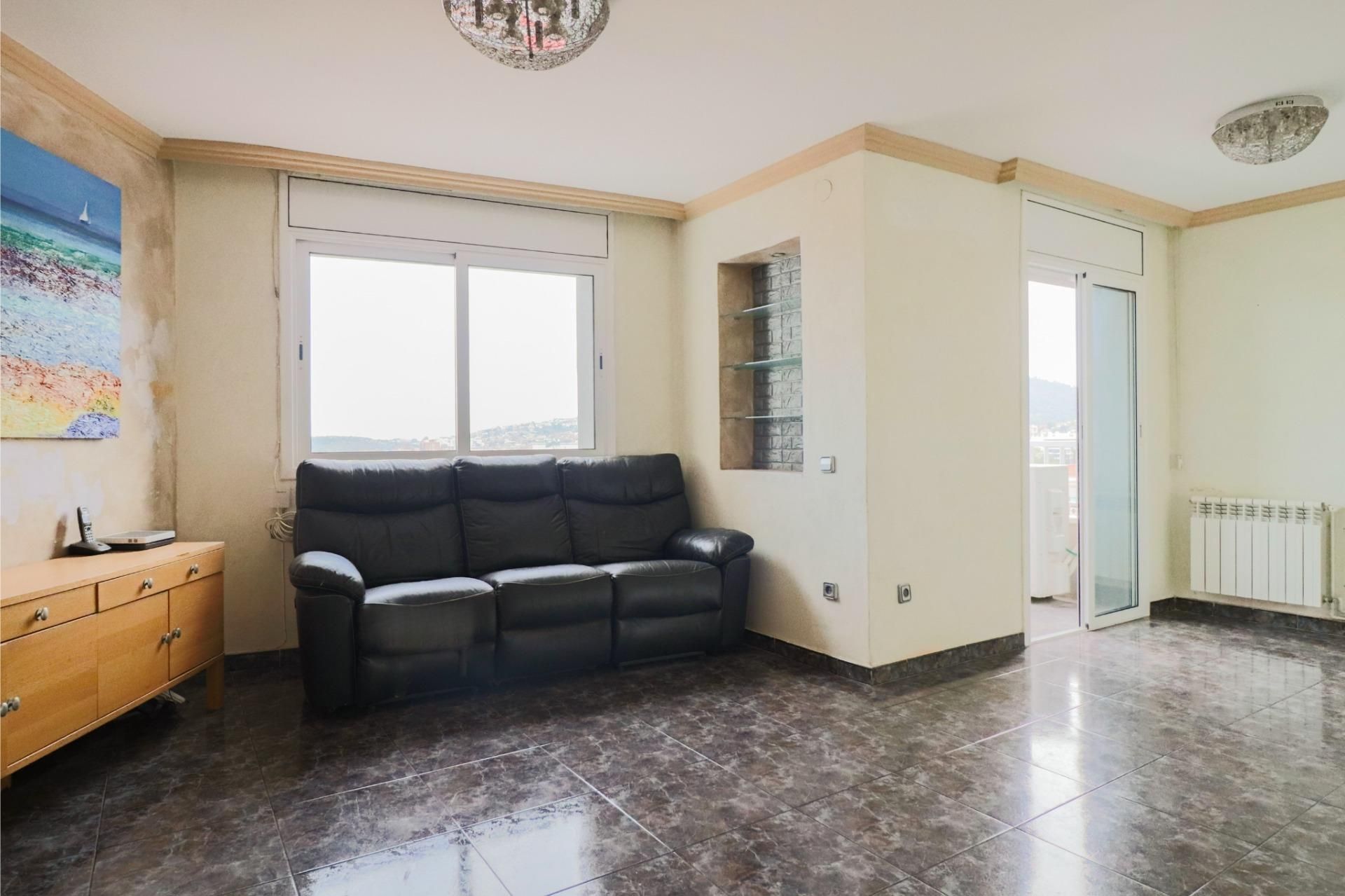 Sala d'estar de Pis en venda en Sant Boi de Llobregat amb Aire condicionat, Calefacció i Terrassa