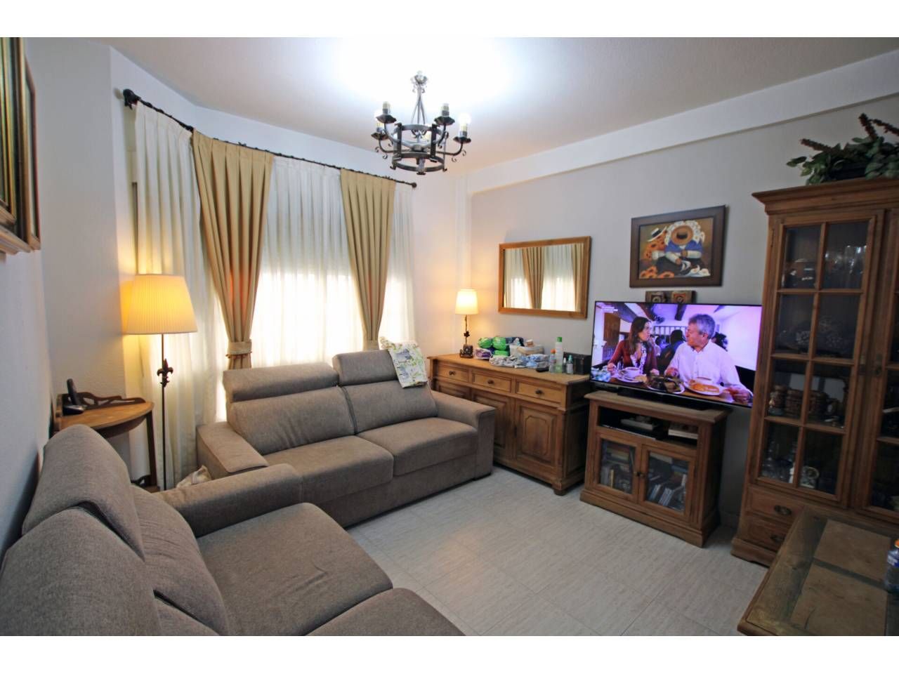 Sala d'estar de Casa o xalet en venda en Azuqueca de Henares amb Calefacció i Jardí privat