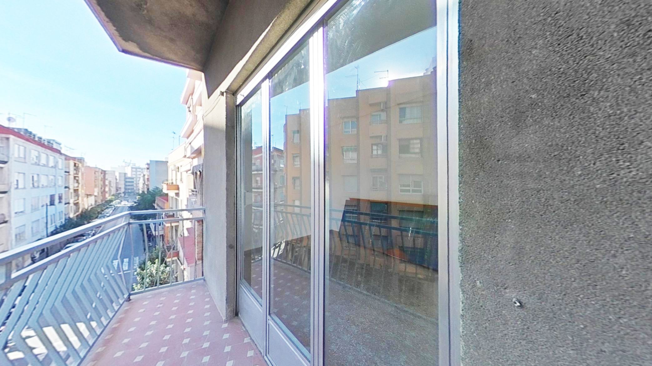 Flat for sale in C/ Gomez Ferrer, Zona La Ermita