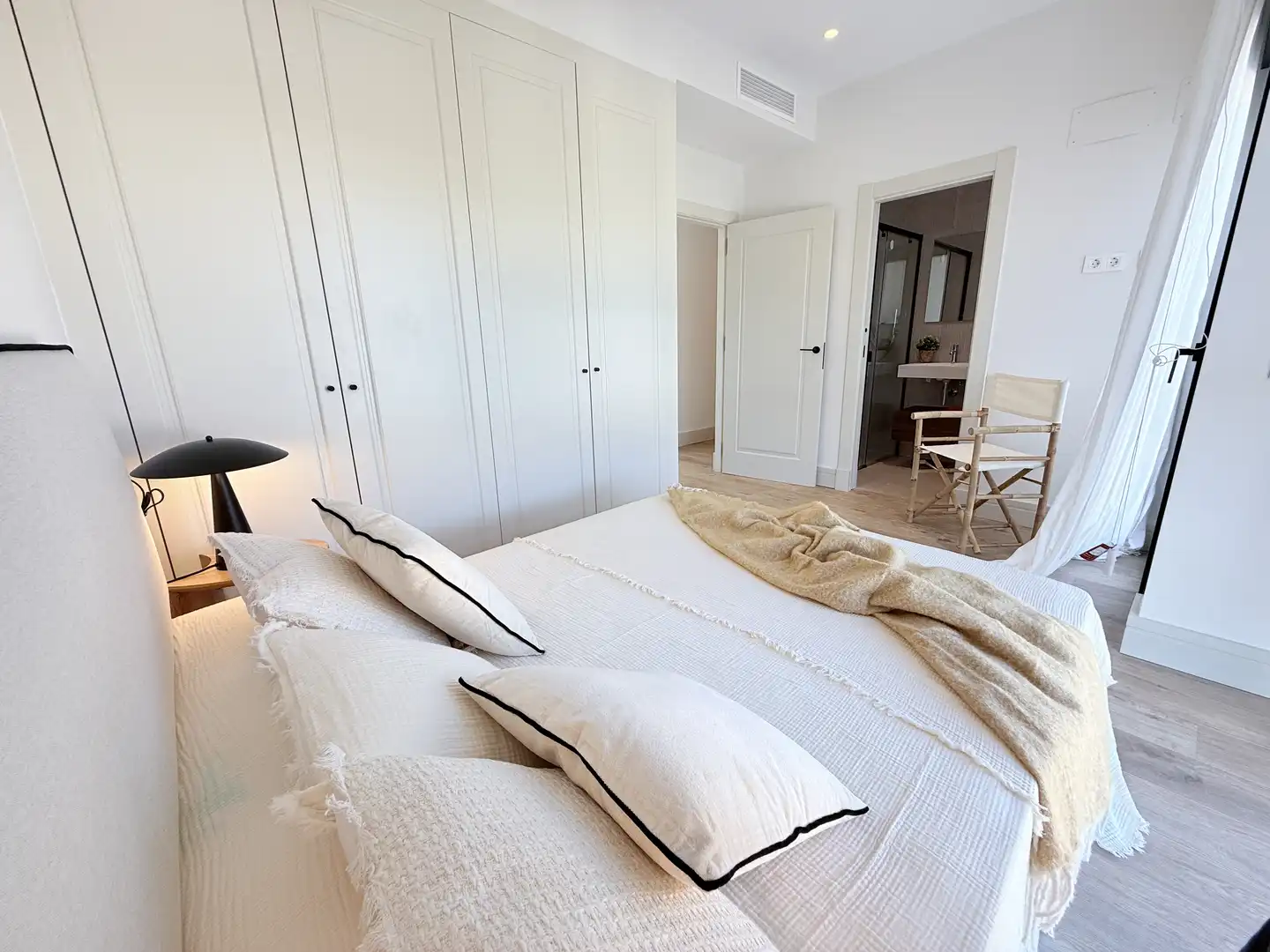 Schlafzimmer von Einfamilien-Reihenhaus zum Verkauf in Málaga mit Privatgarten, Balkon und Gemeinschaftspool