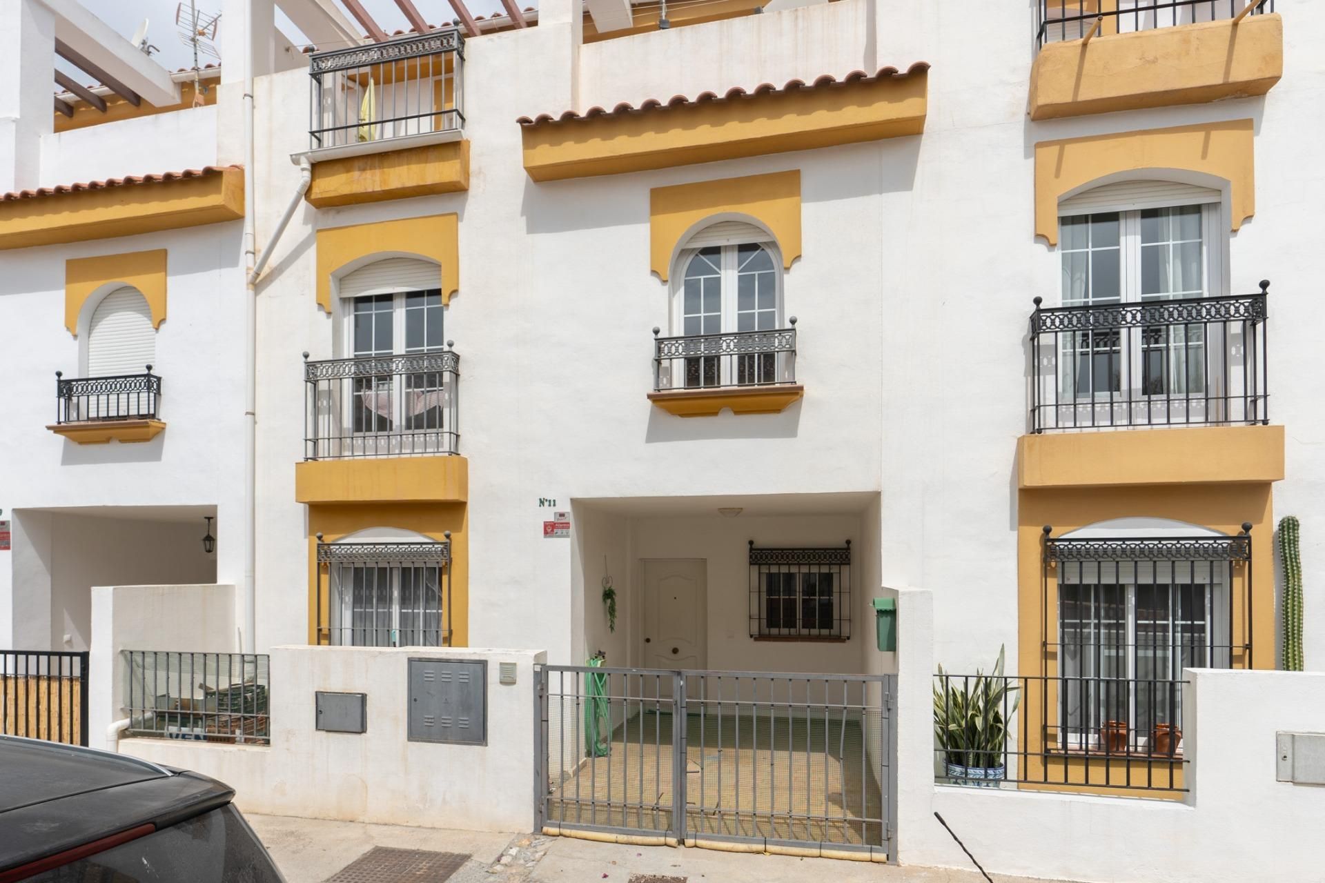 Vista exterior de Casa adosada en venda en Gualchos amb Aire condicionat, Terrassa i Traster