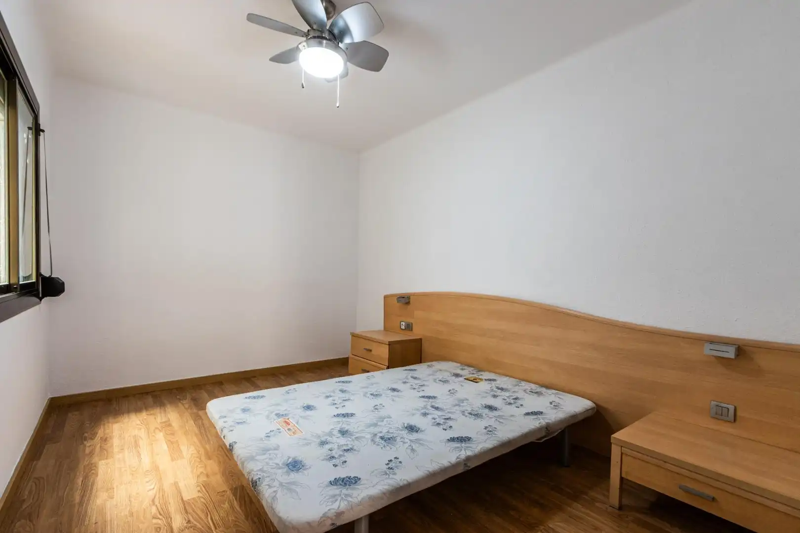 Bedroom of Flat for sale in Sabadell  with Heating and Parquet flooring