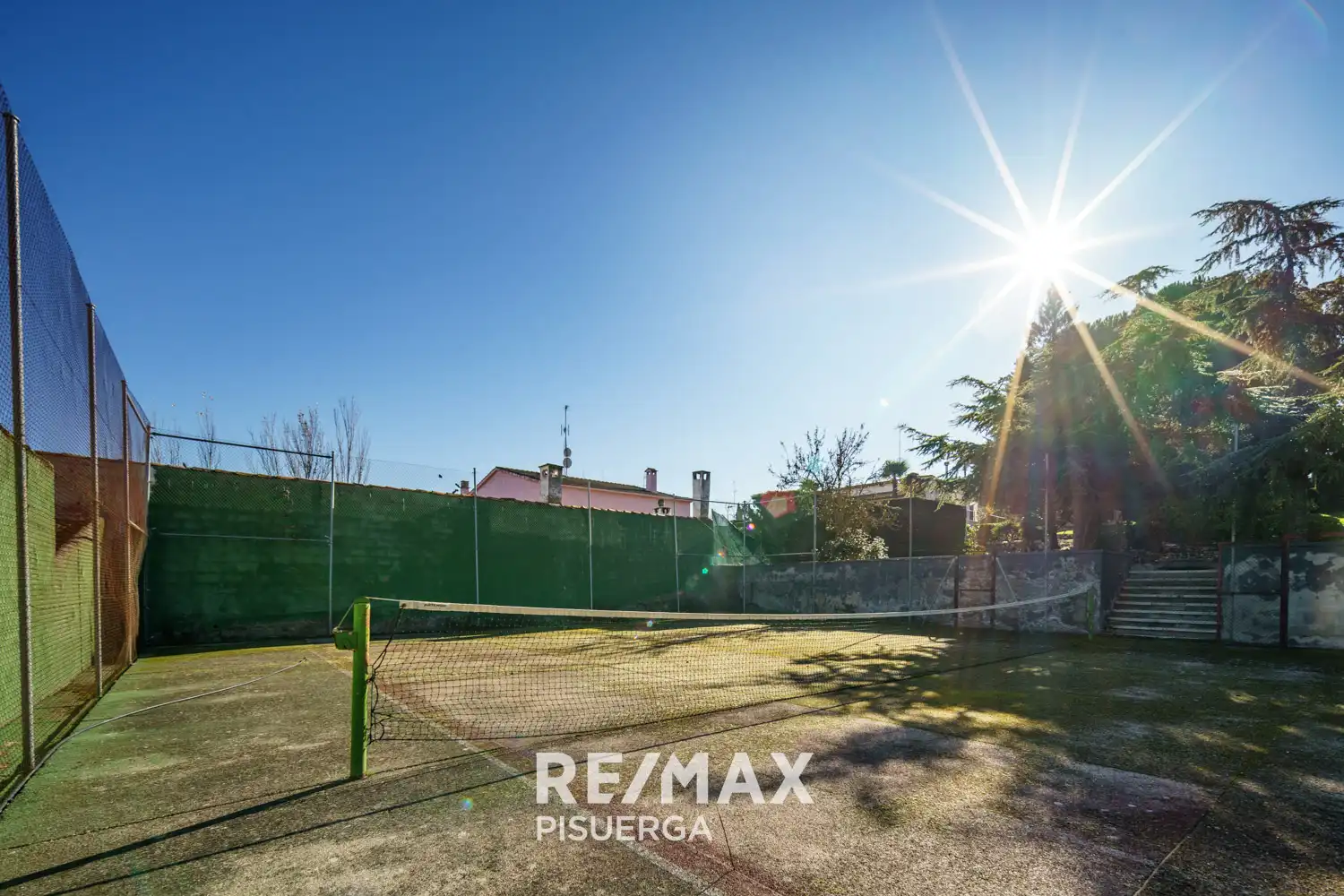 Vista exterior de Casa o xalet en venda en Tudela de Duero amb Calefacció, Jardí privat i Terrassa