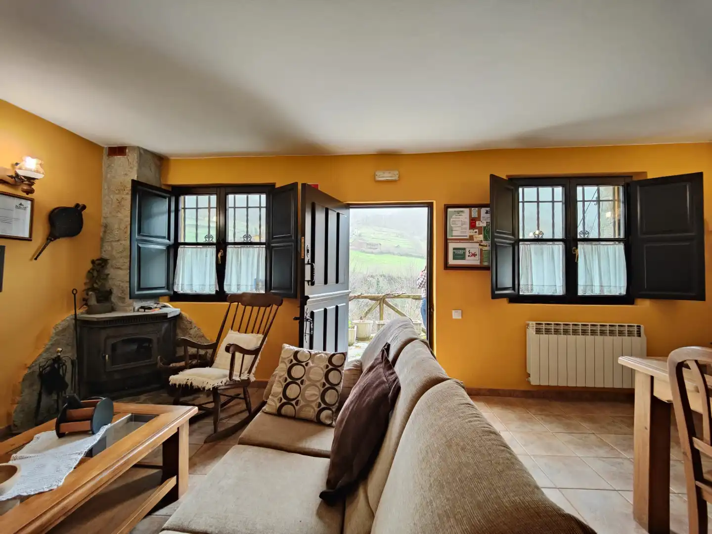 Sala de estar de Casa o chalet en venta en Quirós con Jardín privado, Amueblado y Balcón