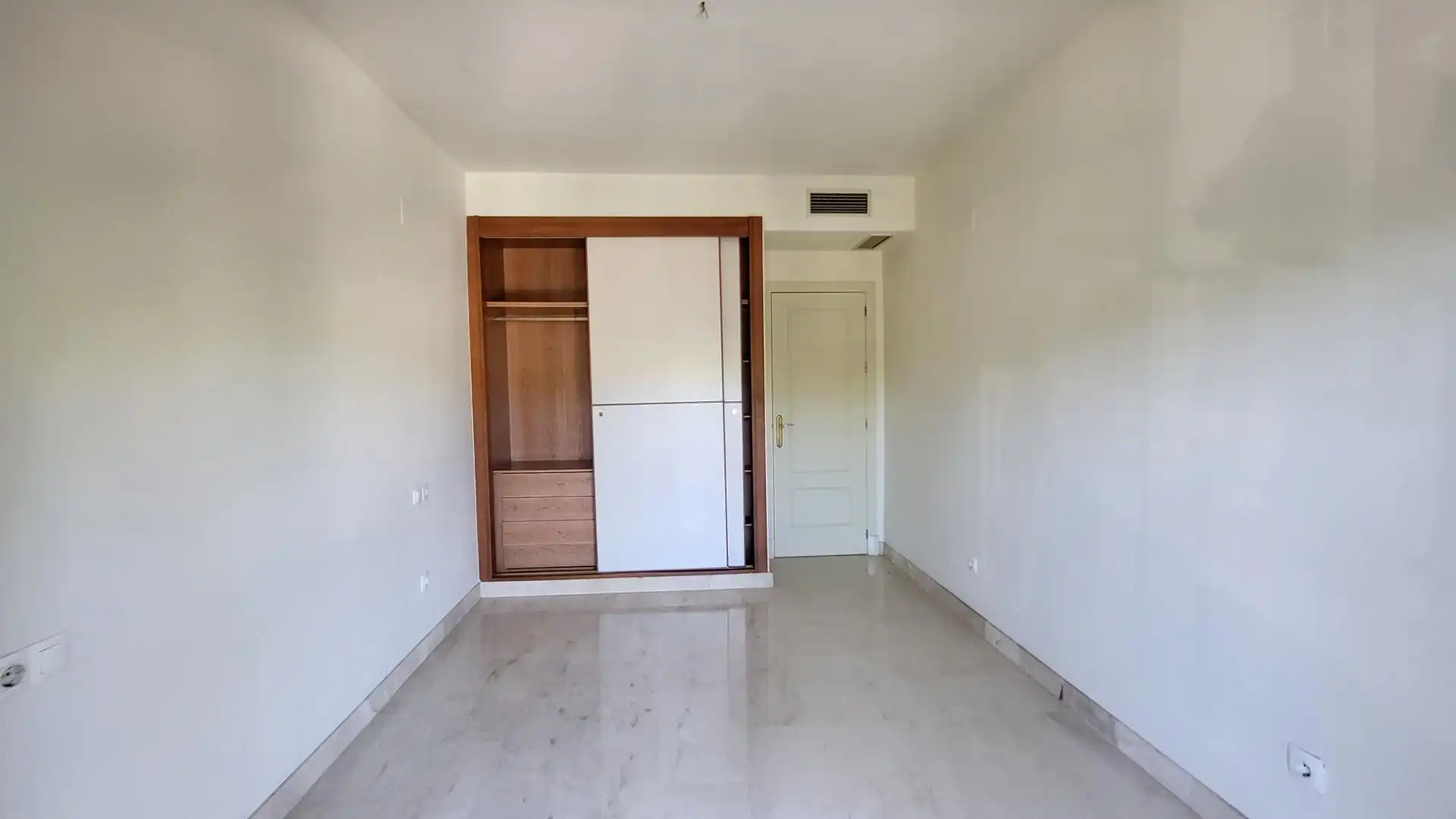 Apartamento con terraza en venta en Nueva Andalucía, imagen 15