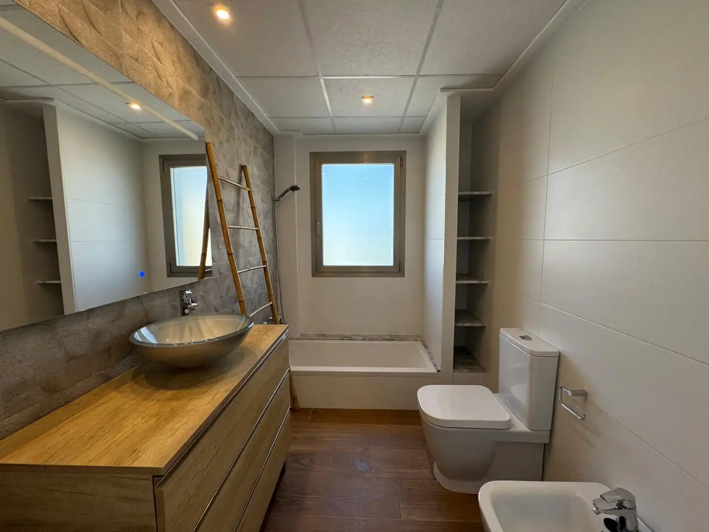 Bathroom of Houses for sale in La Pobla de Vallbona  with Air Conditioner, Private garden and Terrace