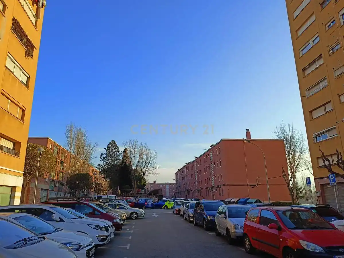 Aparcament de Apartament en venda en Rubí