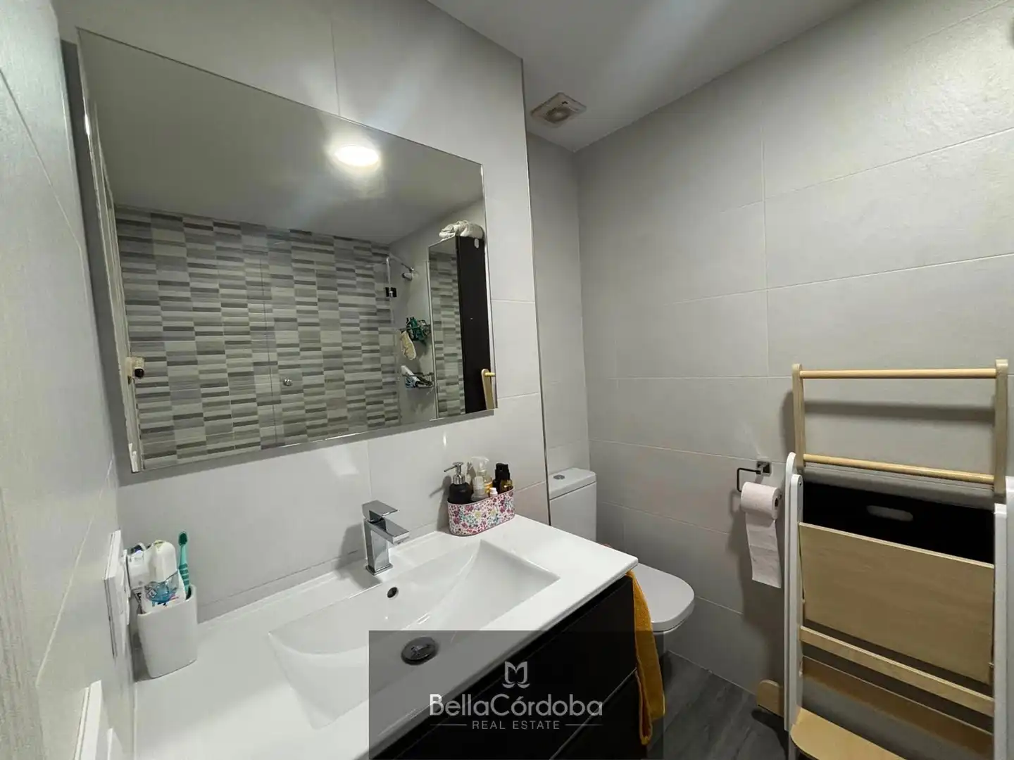 Bathroom of Flat for sale in Córdoba  with Air Conditioner, Heating and Terrace
