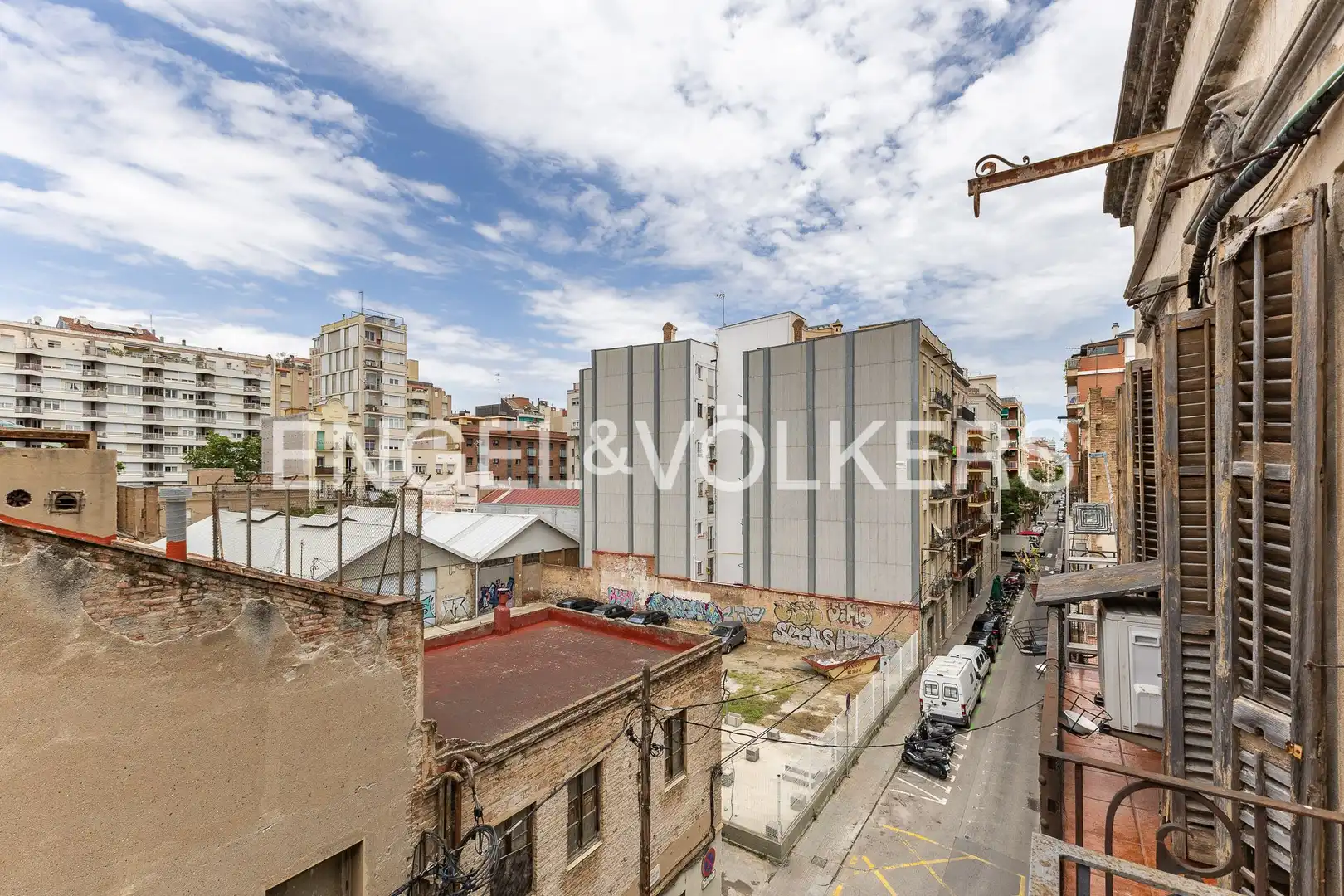 Vista exterior de Piso en venta en Barcelona con Calefacción, Parquet y Balcón