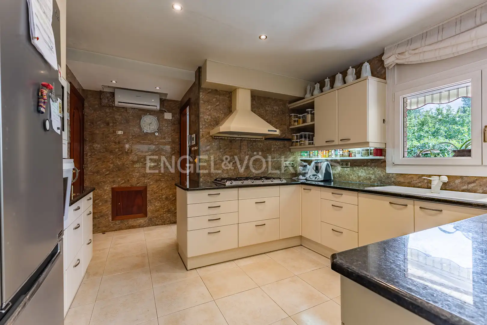 Cocina de Casa o chalet de alquiler en Sant Cugat del Vallès con Calefacción, Jardín privado y Piscina
