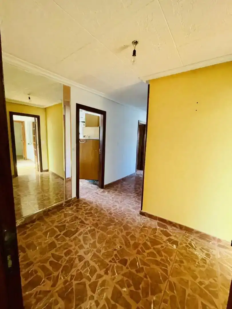 Casa adosada en venda en La Bañeza  amb Traster
