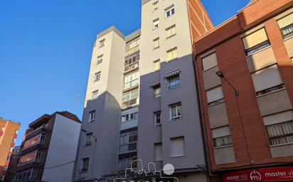 Exterior view of Flat for sale in Valladolid Capital  with Balcony