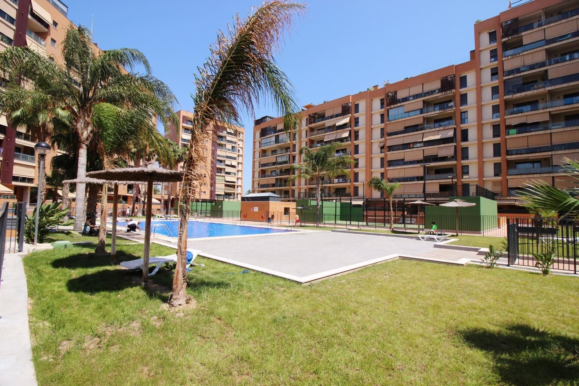 Swimming pool of Flat for sale in Alicante / Alacant  with Air Conditioner, Heating and Private garden