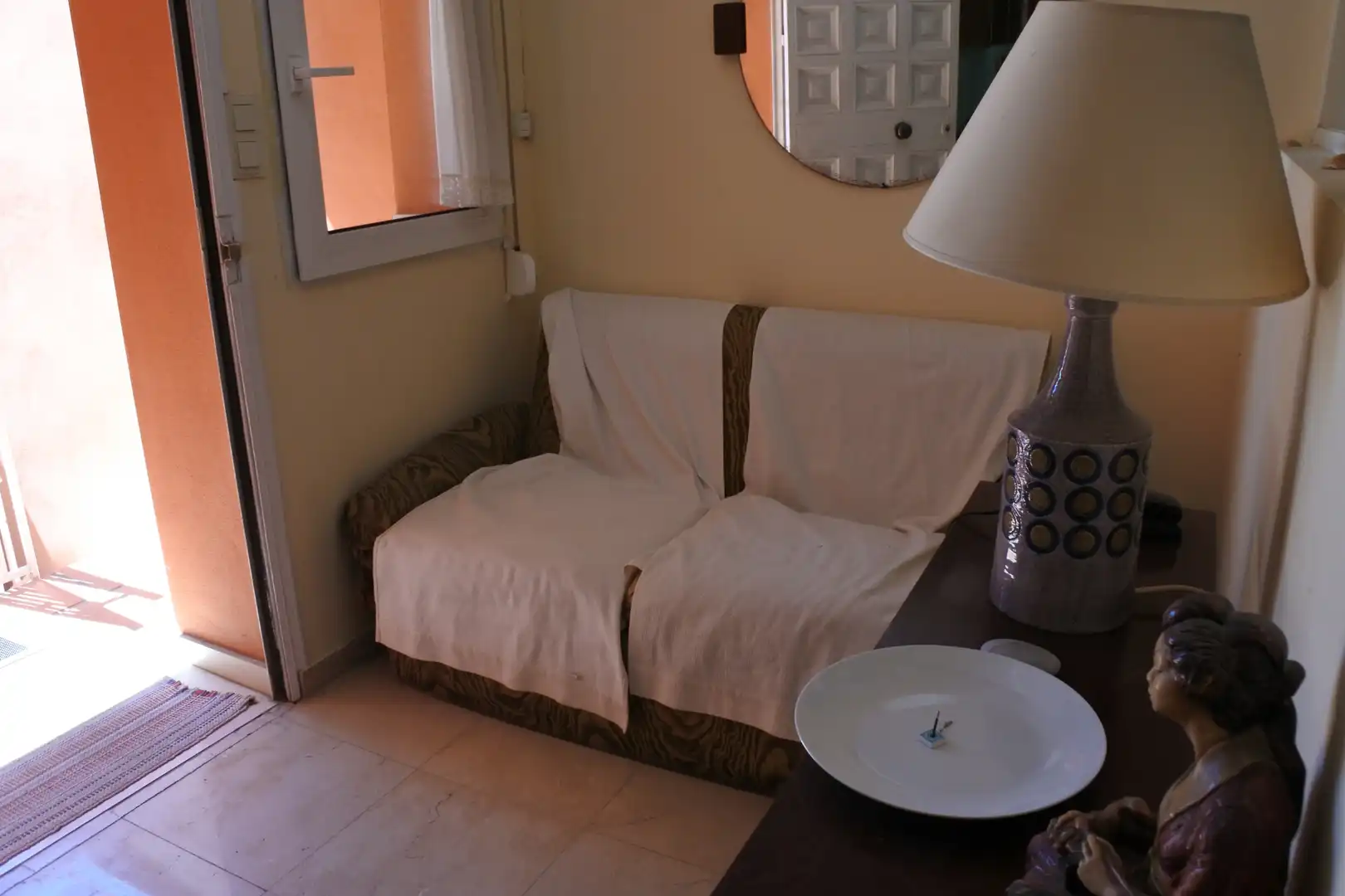 Sala de estar de Piso para compartir en Granada con Aire acondicionado, Calefacción y Jardín privado