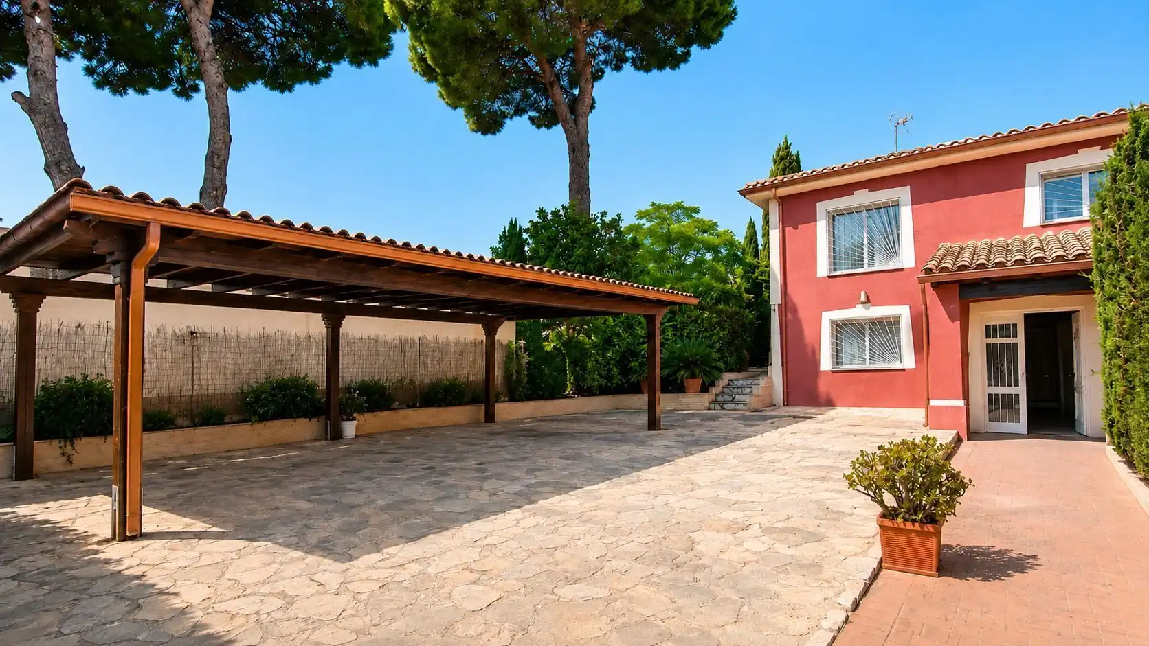 Vista exterior de Casa o xalet en venda en Benidorm amb Aire condicionat, Calefacció i Jardí privat
