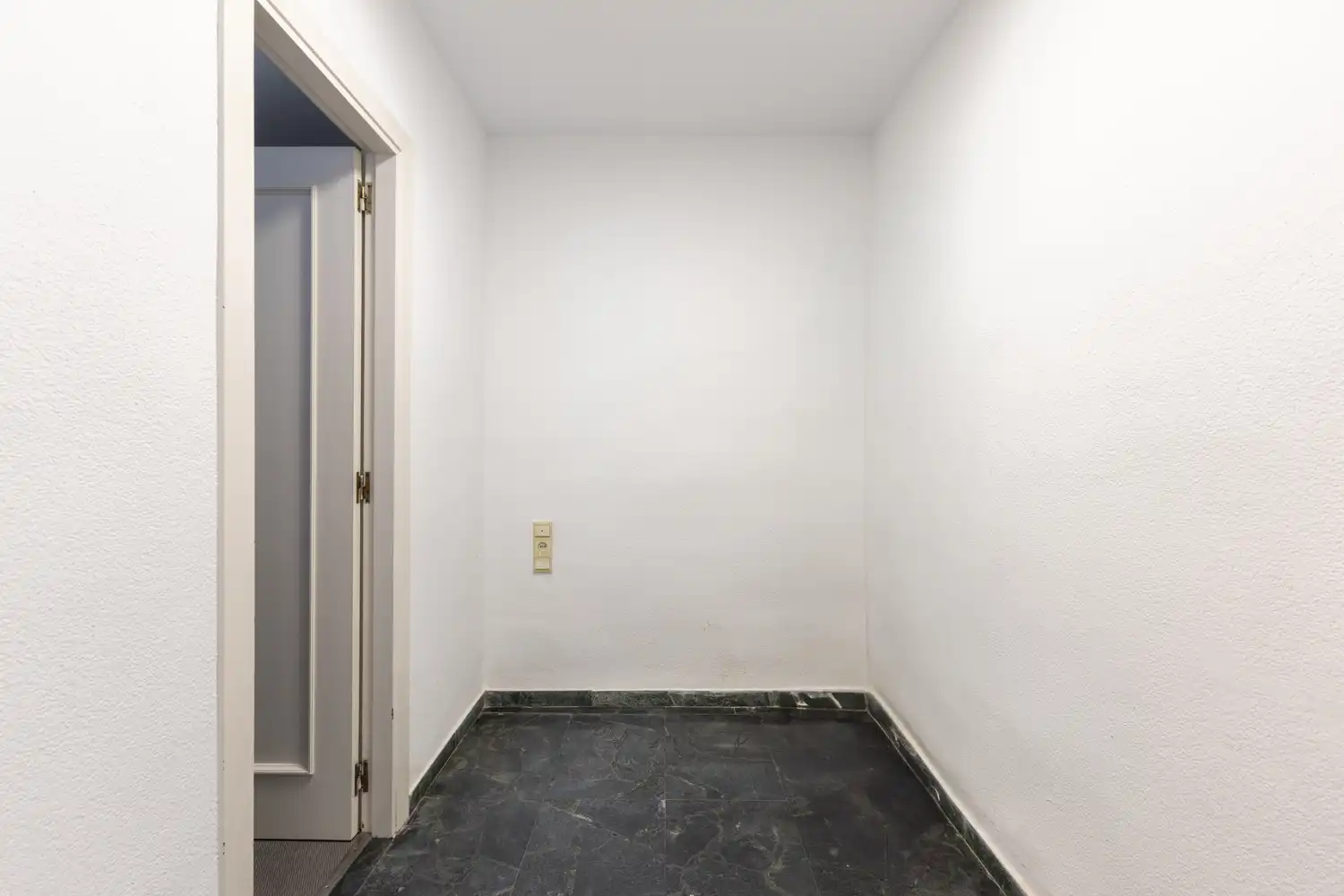 Flat for sale in Valencia  with Air Conditioner, Heating and Balcony