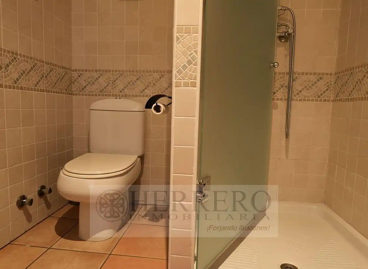 Baño de Casa adosada en venta en Gandia con Aire acondicionado, Calefacción y Jardín privado
