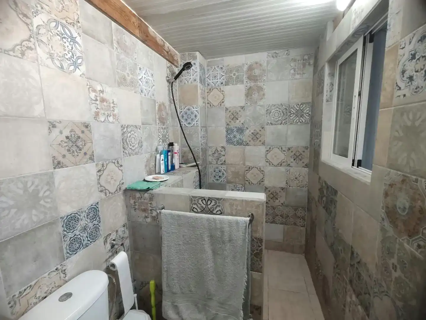 Baño de Casa adosada en venta en Algeciras con Trastero, Amueblado y Balcón