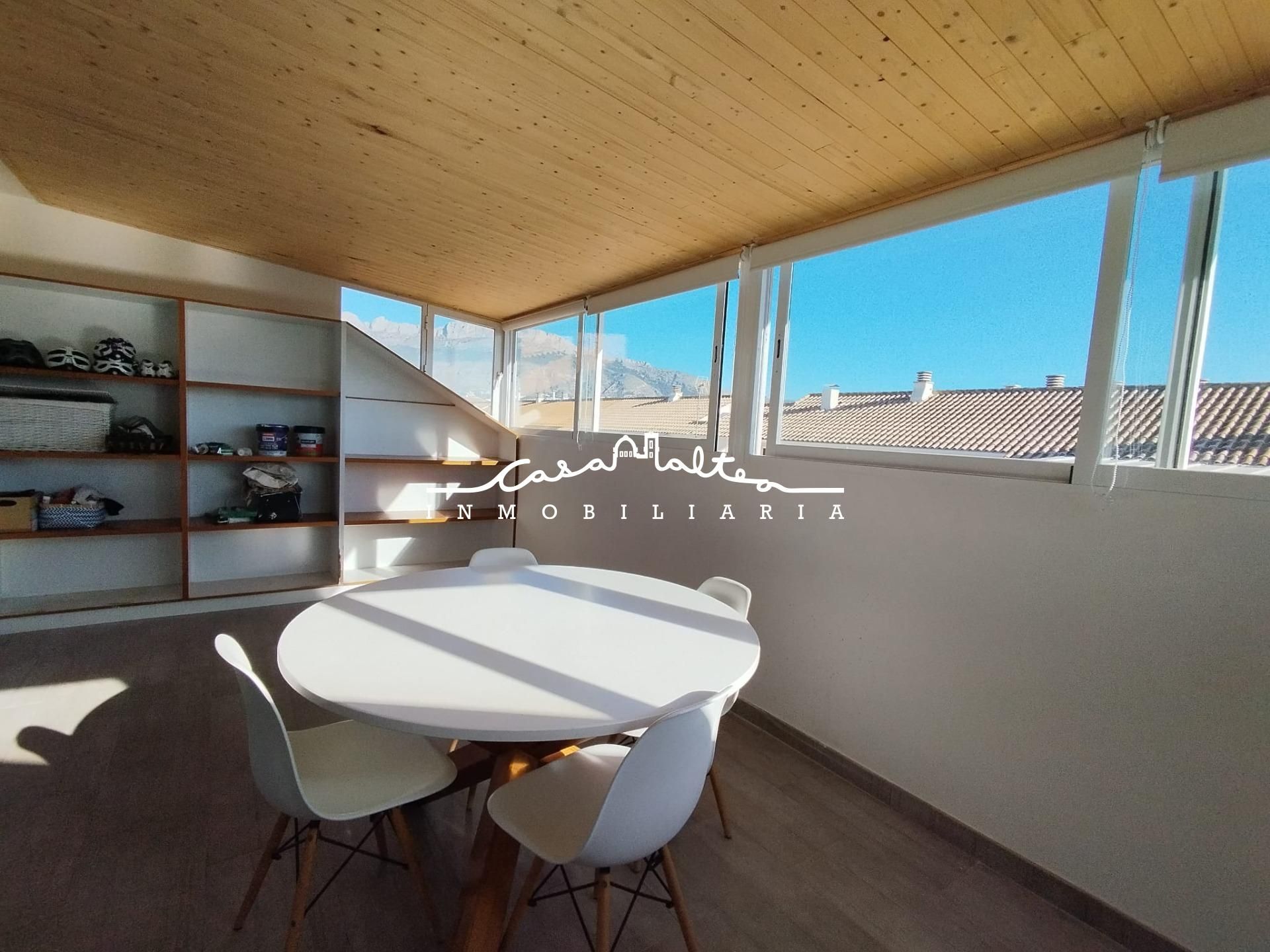 Vista exterior de Àtic de lloguer en Altea amb Aire condicionat, Terrassa i Traster