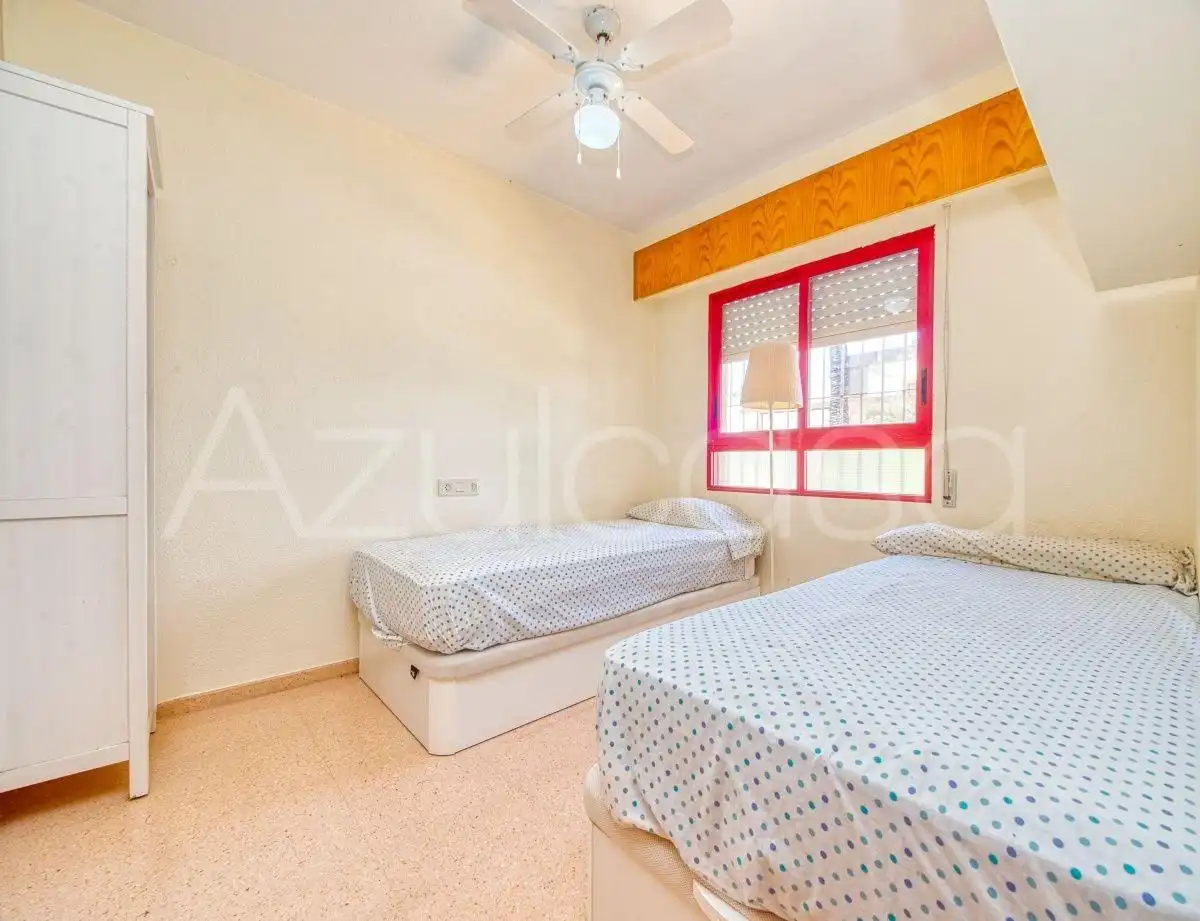 Schlafzimmer von Maisonette zum Verkauf in El Campello mit Klimaanlage, Abstellraum und Gemeinschaftspool