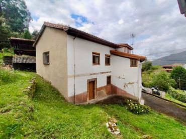 Casa con jardín en venta en Barrio Vega Forcinas 18