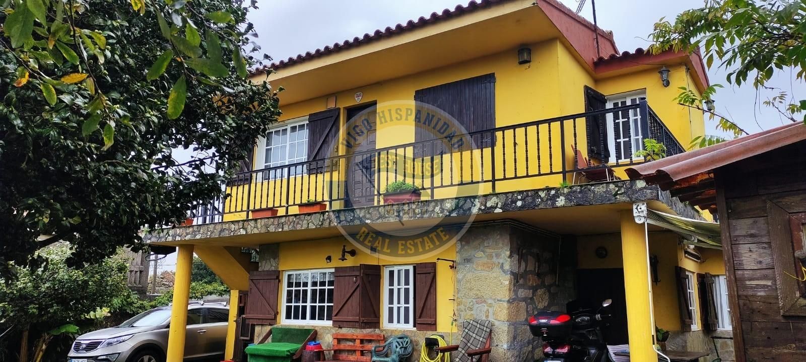 Vista exterior de Casa o xalet en venda en Vigo  amb Jardí privat i Balcó