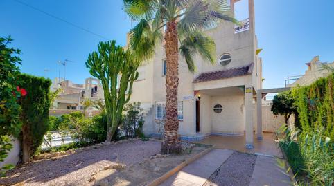 Foto 2 de Casa adosada en venda a Calle Gaviota, 12, Zona Carrefour - Urbanizaciones, Torrevieja